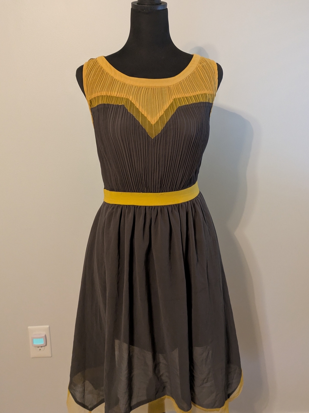 Esley Pleated Chiffon Handkerchief Hem Dress Size S Illusion Neckline Midi
